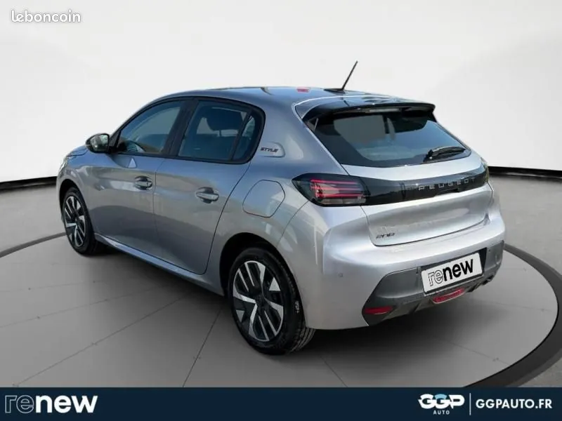 Peugeot 208 2025 photo 3