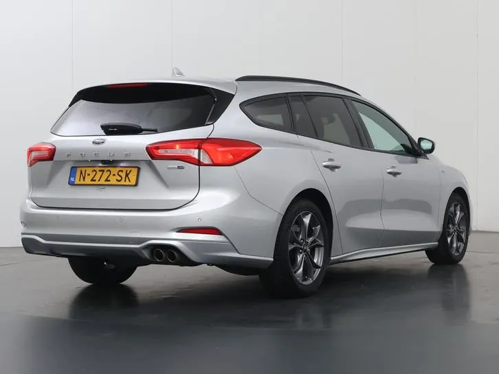 Ford Focus 2022 photo 2