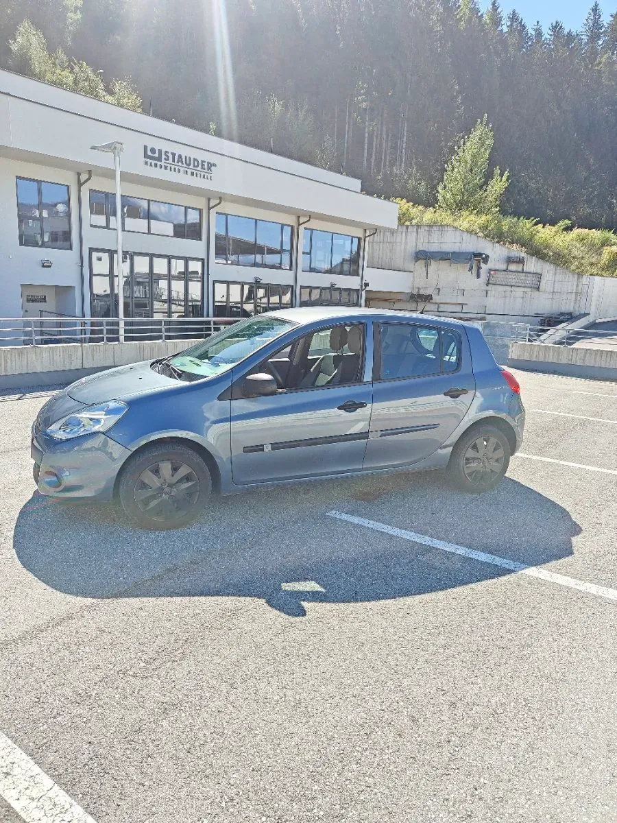 Renault Clio 2009 photo 3