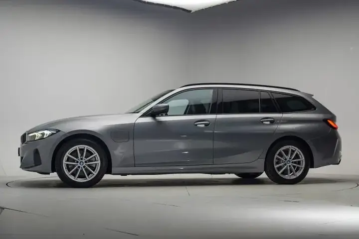 BMW 3Serie 2023 photo 2