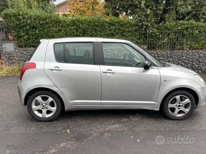 Suzuki Swift 2007 photo 3