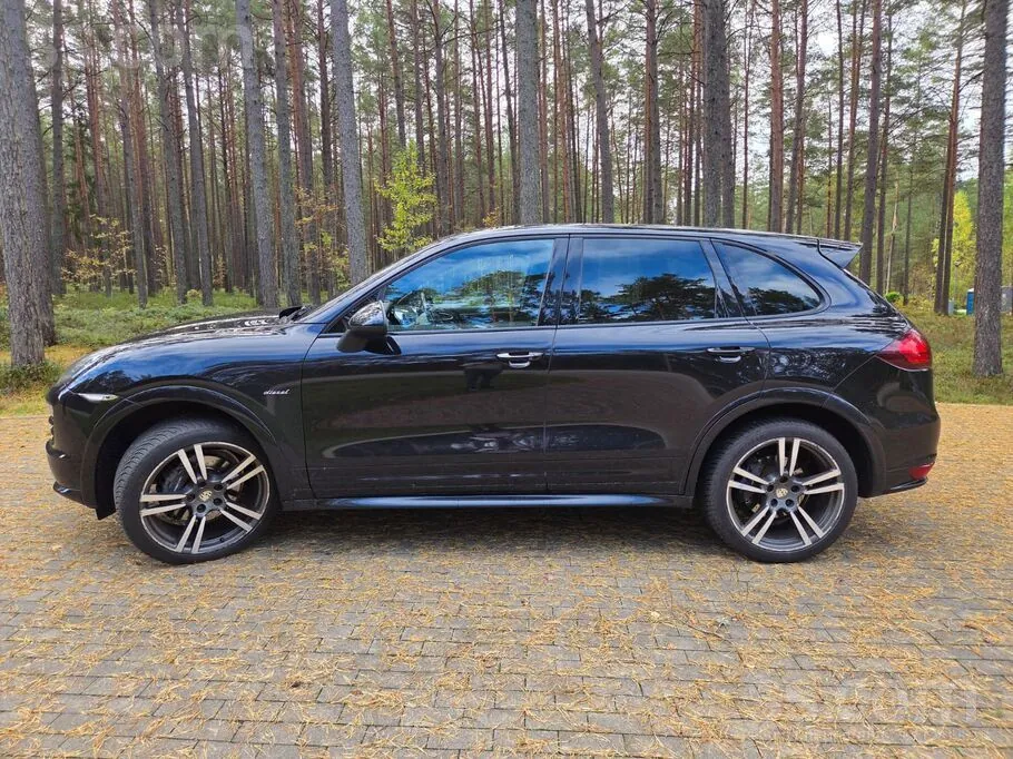 Porsche Cayenne 2012 photo 2