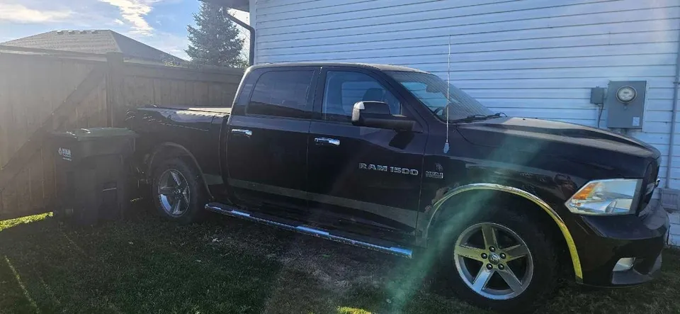 Ram 1500 Laramie 2011 photo 2