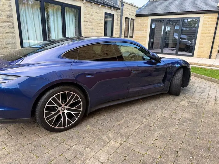 Porsche Taycan 2021 photo 2
