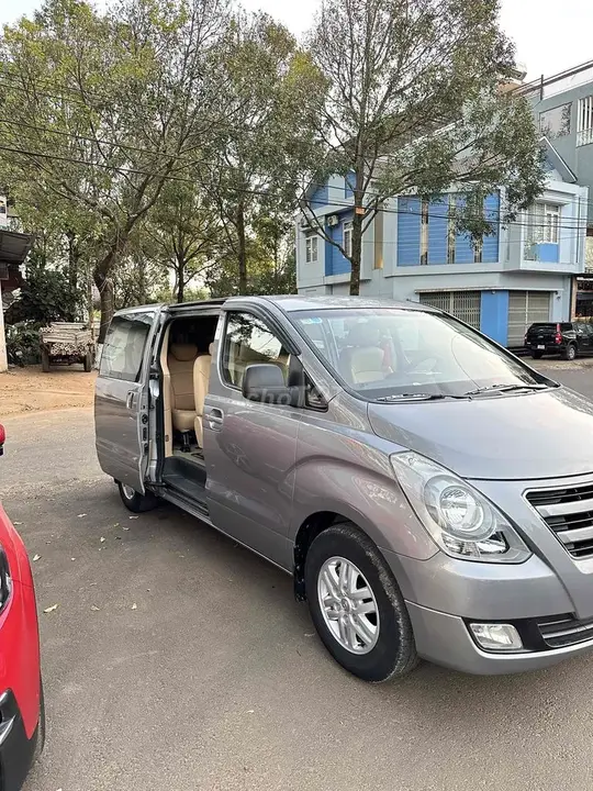 Hyundai Starex