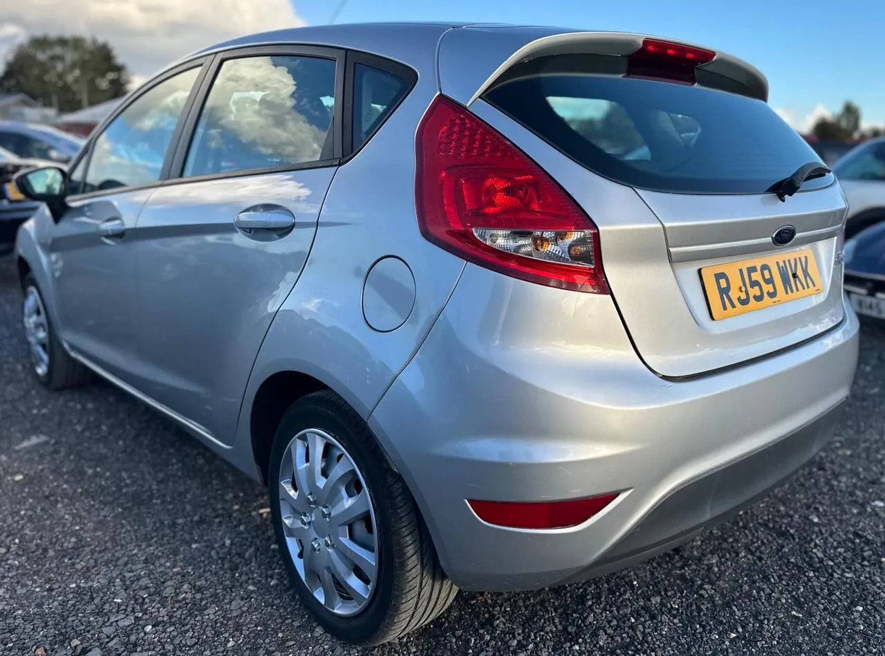 Ford Fiesta 2010 photo 4