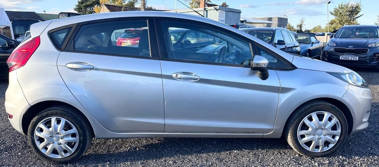 Ford Fiesta 2010 photo 5