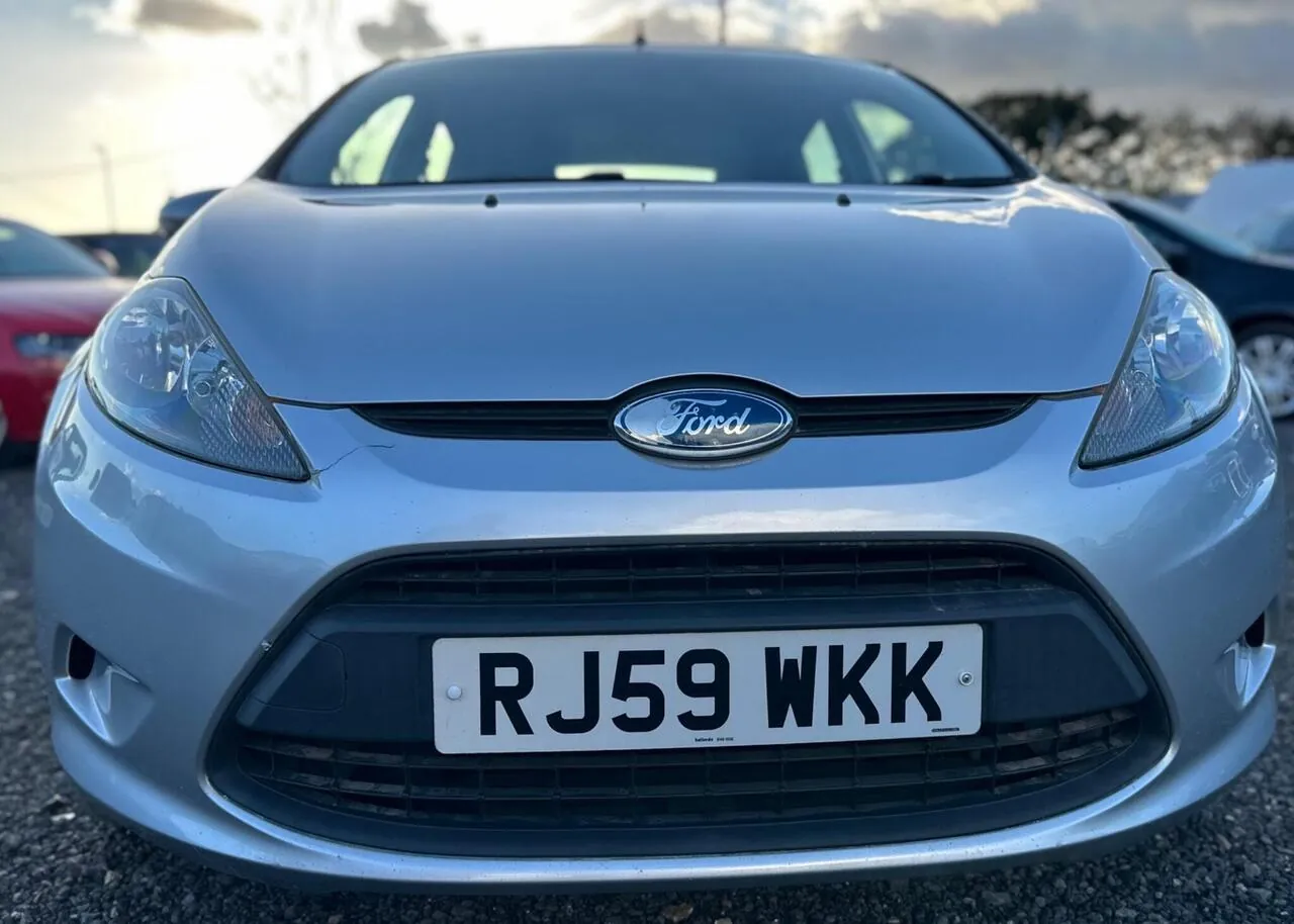 Ford Fiesta 2010 photo 2