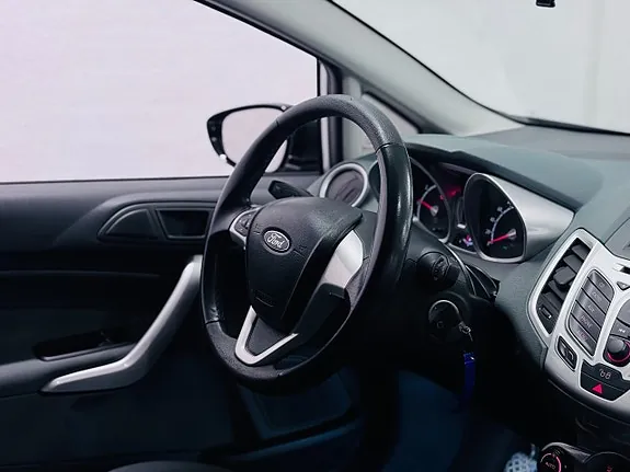 Ford Fiesta 2011 photo 4