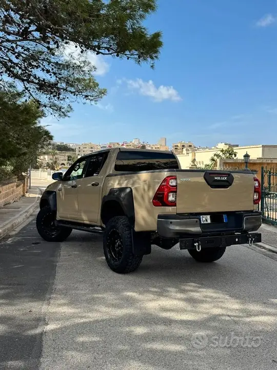 Toyota Hilux 2024 photo 2