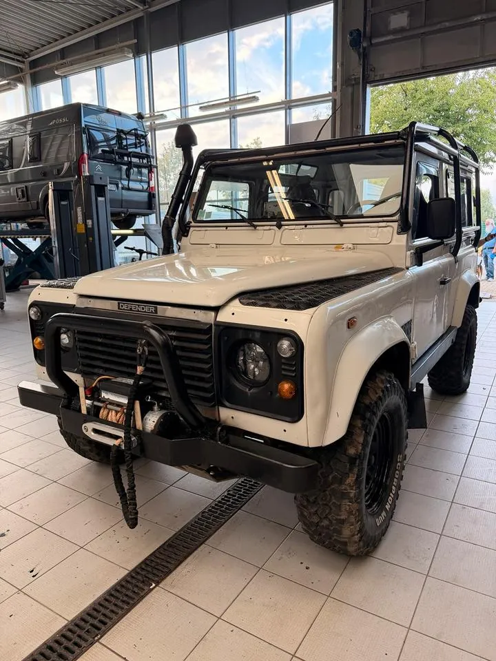 Land Rover Defender 90