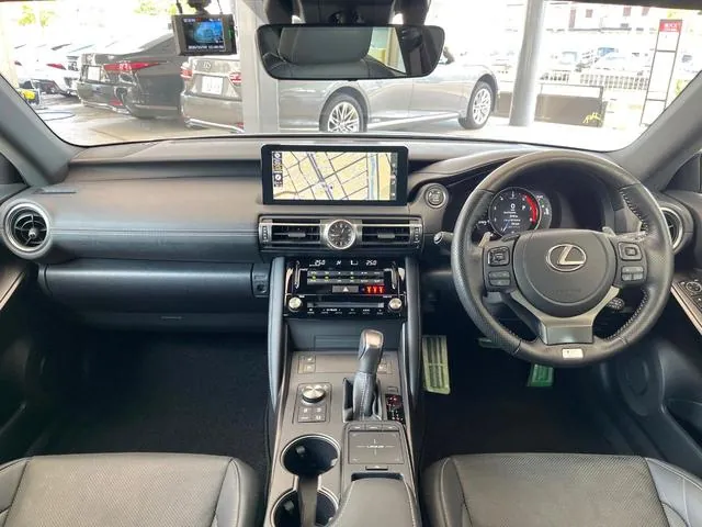 Lexus Is300 2021 photo 2