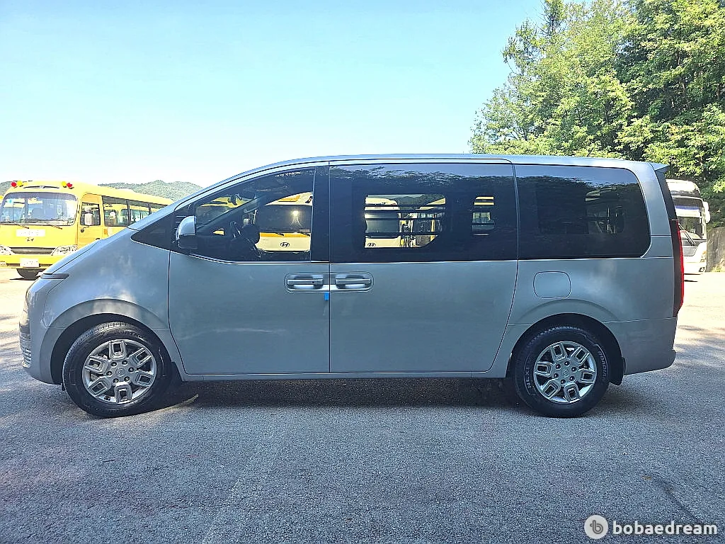 Hyundai Staria 2022 photo 2