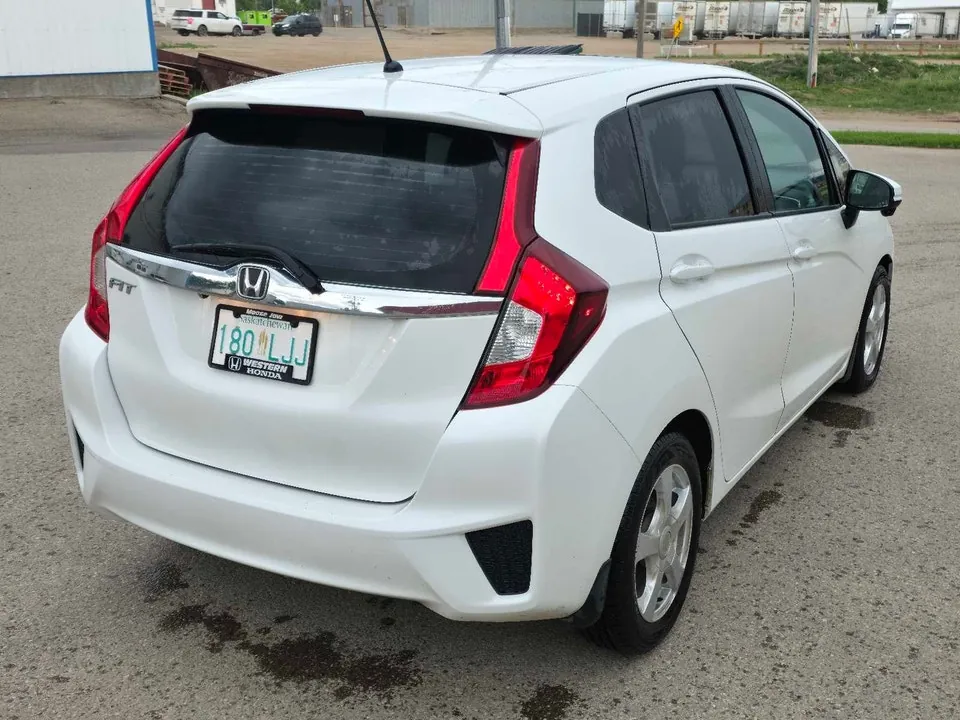 Honda Fit 2015 photo 4