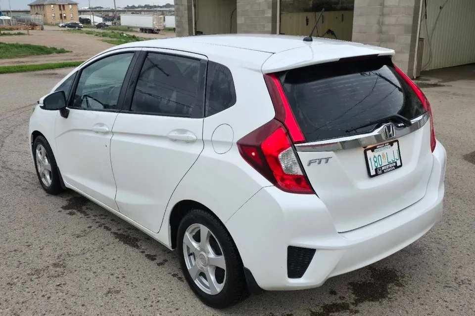 Honda Fit 2015 photo 3