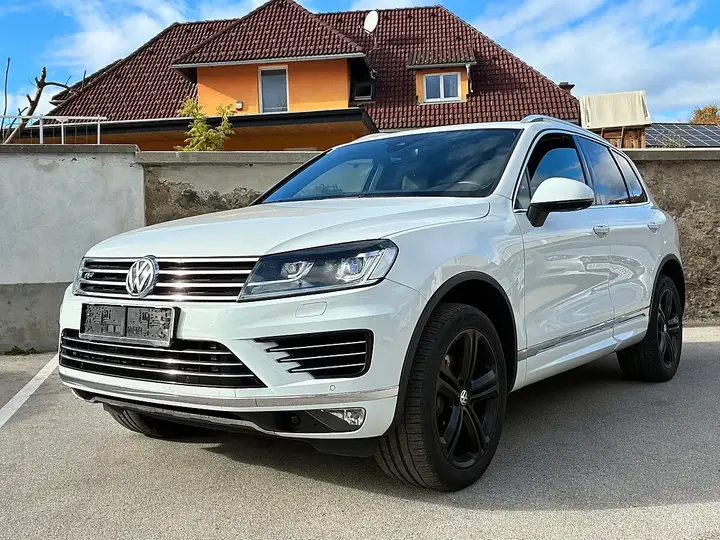 Volkswagen Touareg 2017 photo 2