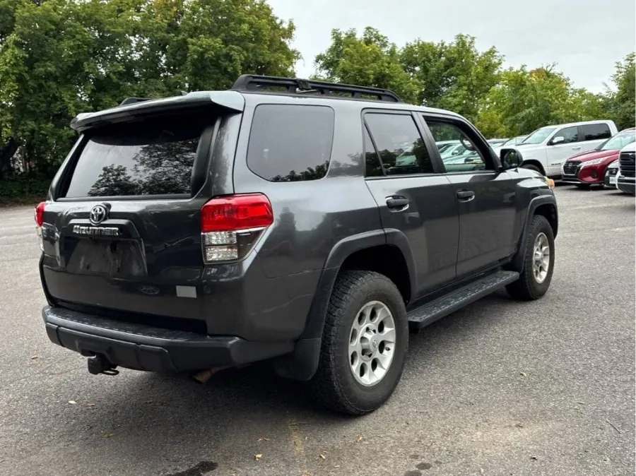 Toyota 4Runner 2012 photo 3