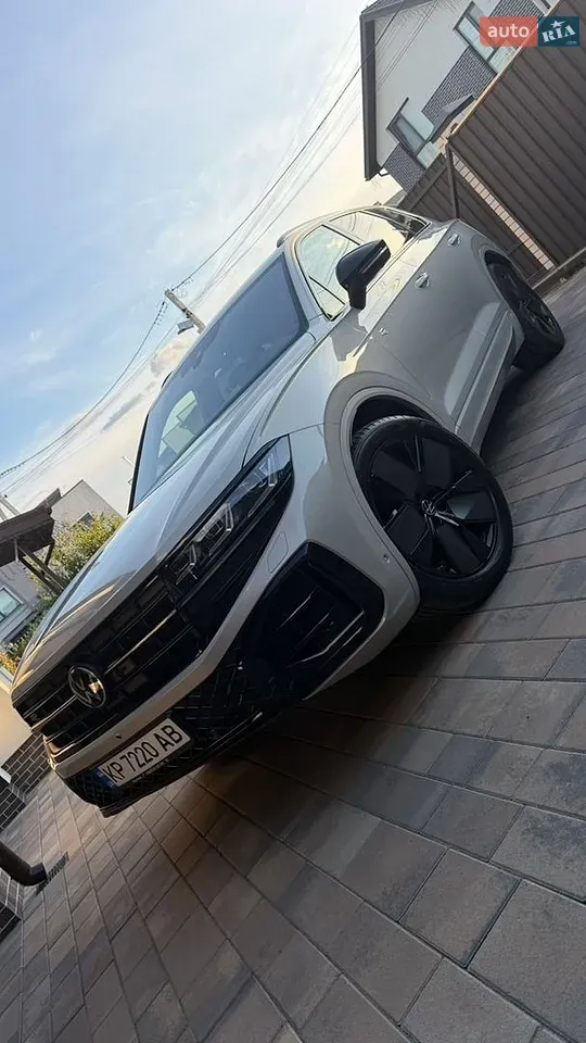 Volkswagen Touareg 2024 photo 2
