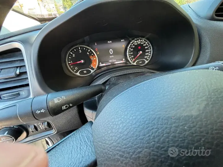 Jeep Renegade 2015 photo 2