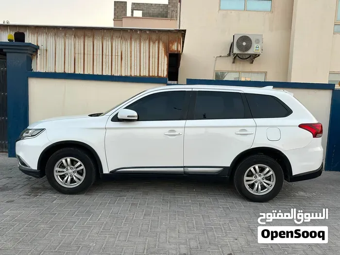 Mitsubishi Outlander 2017 photo 2