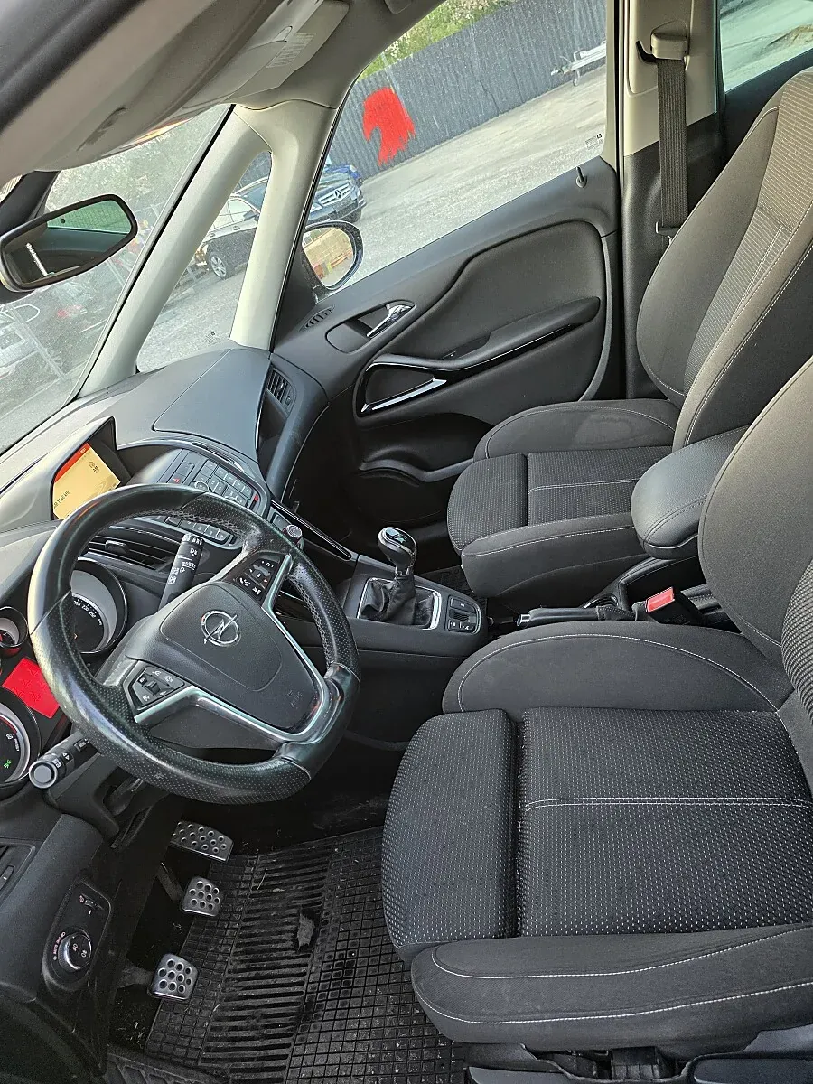 Opel Zafira Tourer 2015 photo 3