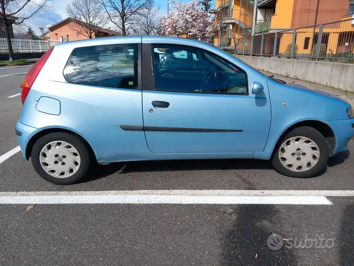 Fiat Punto 2001 photo 2