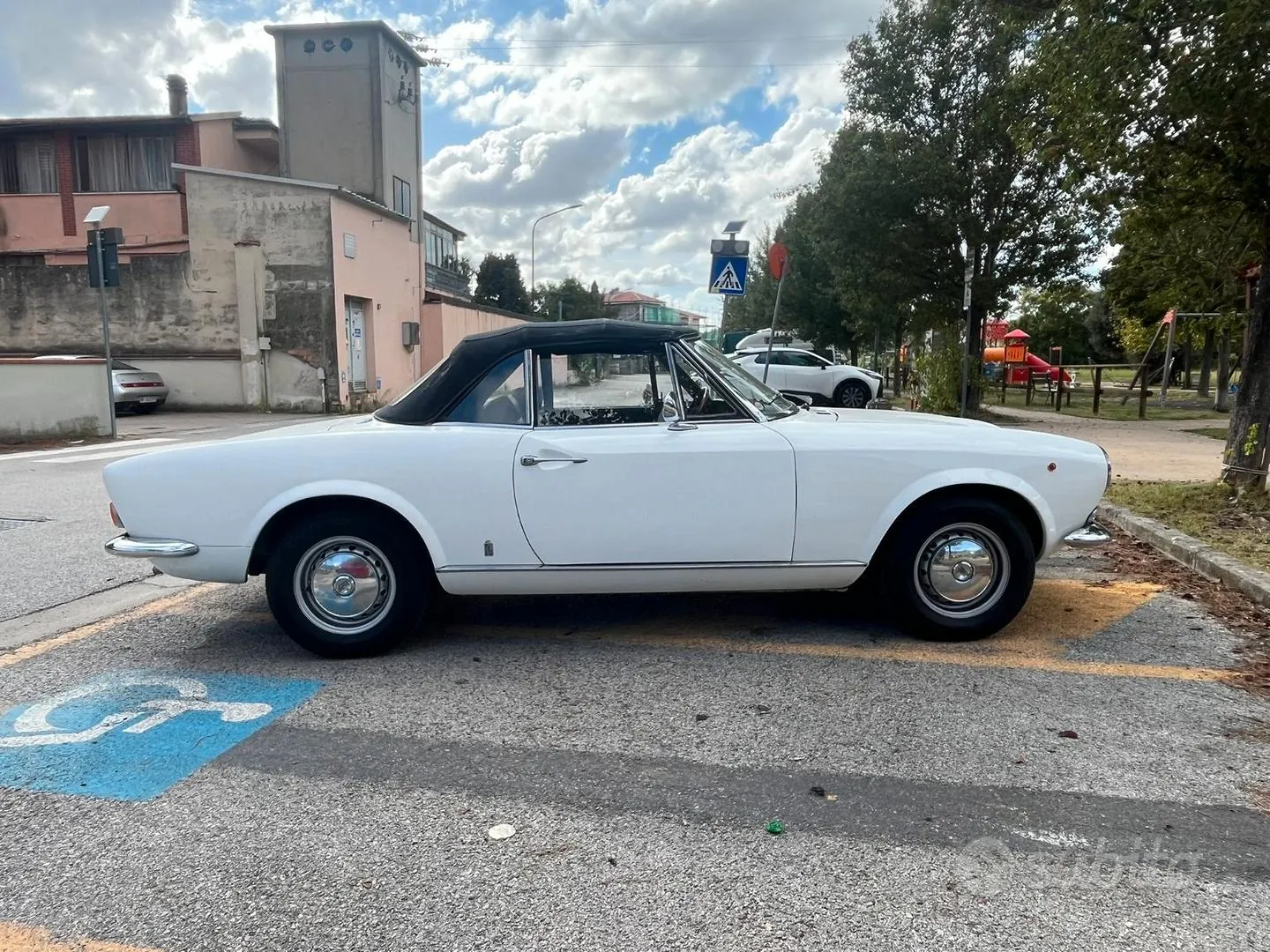 Fiat 124 Spider 1974 photo 3