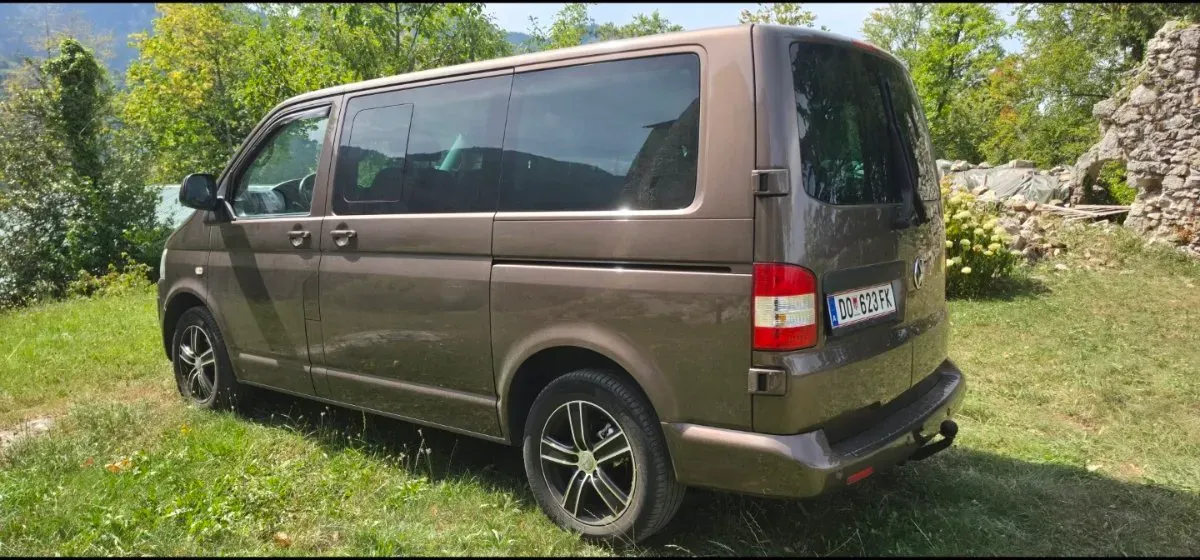 Volkswagen Caravelle 2011 photo 2