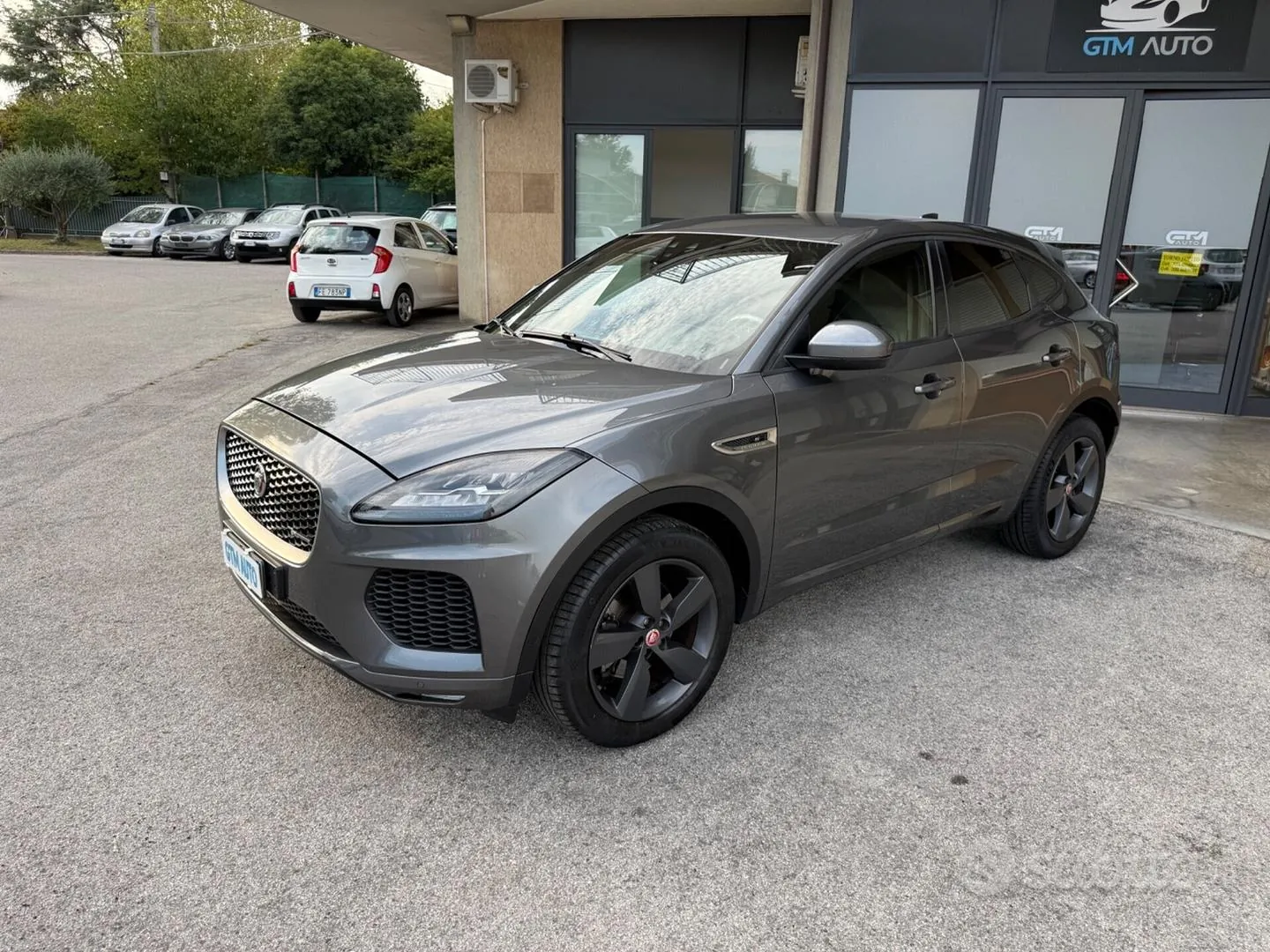 Jaguar E-Pace 2018 photo 2