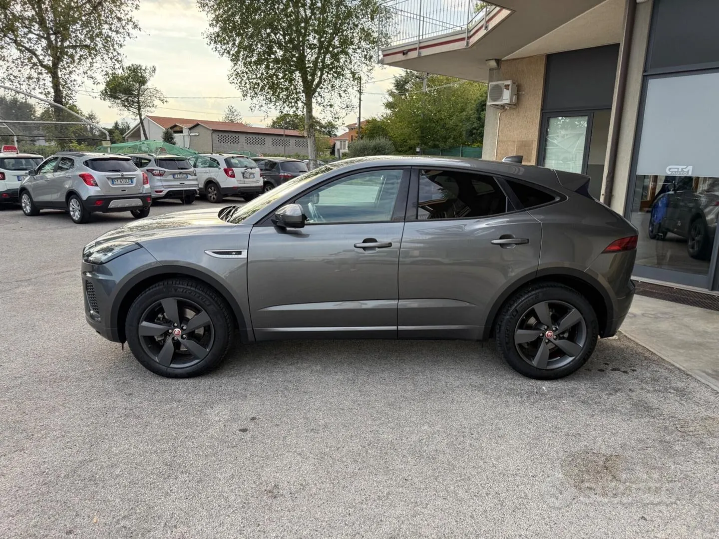 Jaguar E-Pace 2018 photo 3