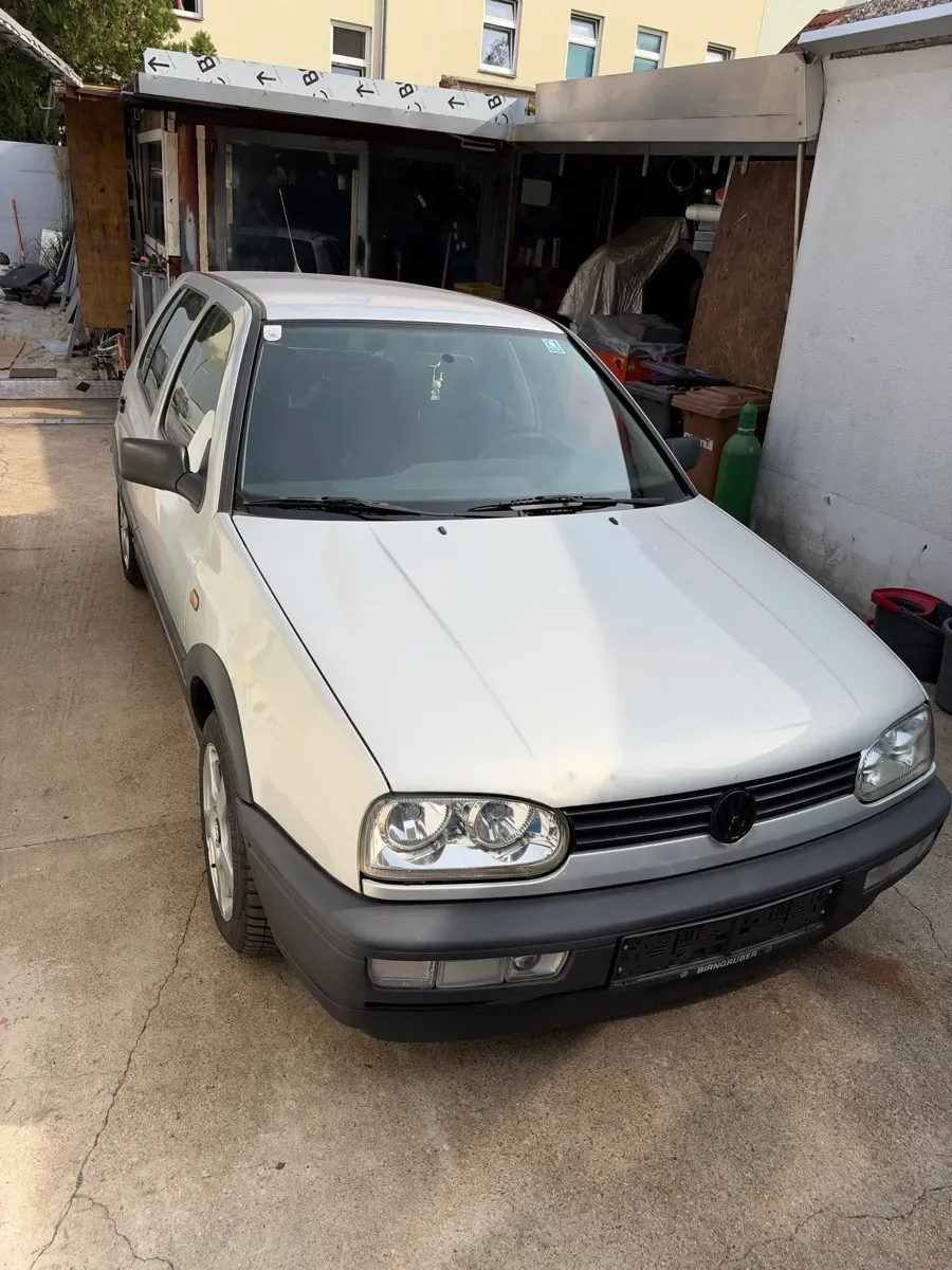 Volkswagen Golf 1996 photo 2