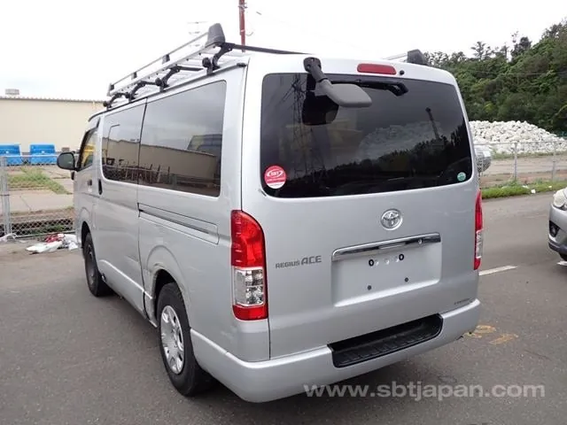 Toyota Regiusace Van 2015 photo 3
