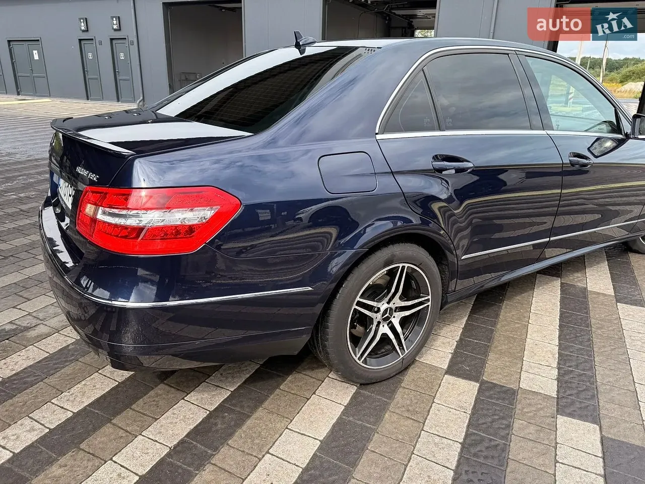 Mercedes-Benz E-Class 2011 photo 5