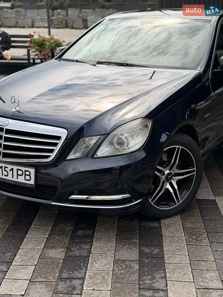 Mercedes-Benz E-Class 2011 photo 2