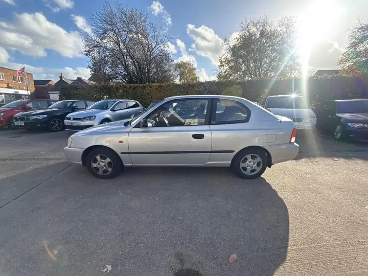 Hyundai Accent 2002 photo 5
