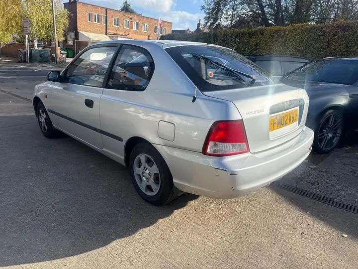 Hyundai Accent 2002 photo 4