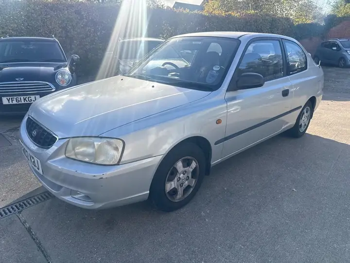 Hyundai Accent 2002 photo 3