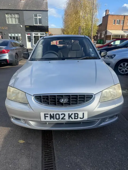 Hyundai Accent 2002 photo 2