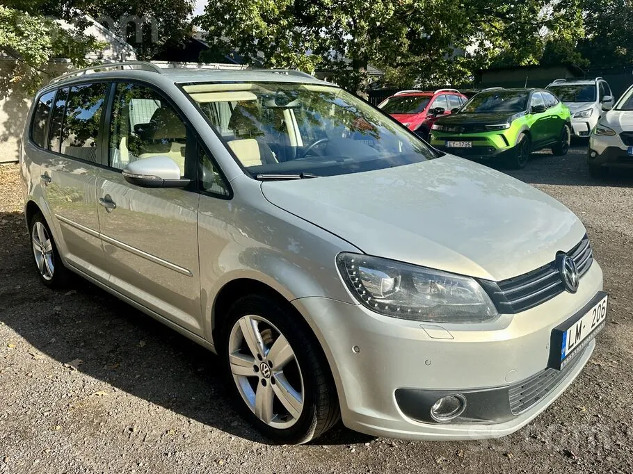 Volkswagen Touran 2011 photo 2
