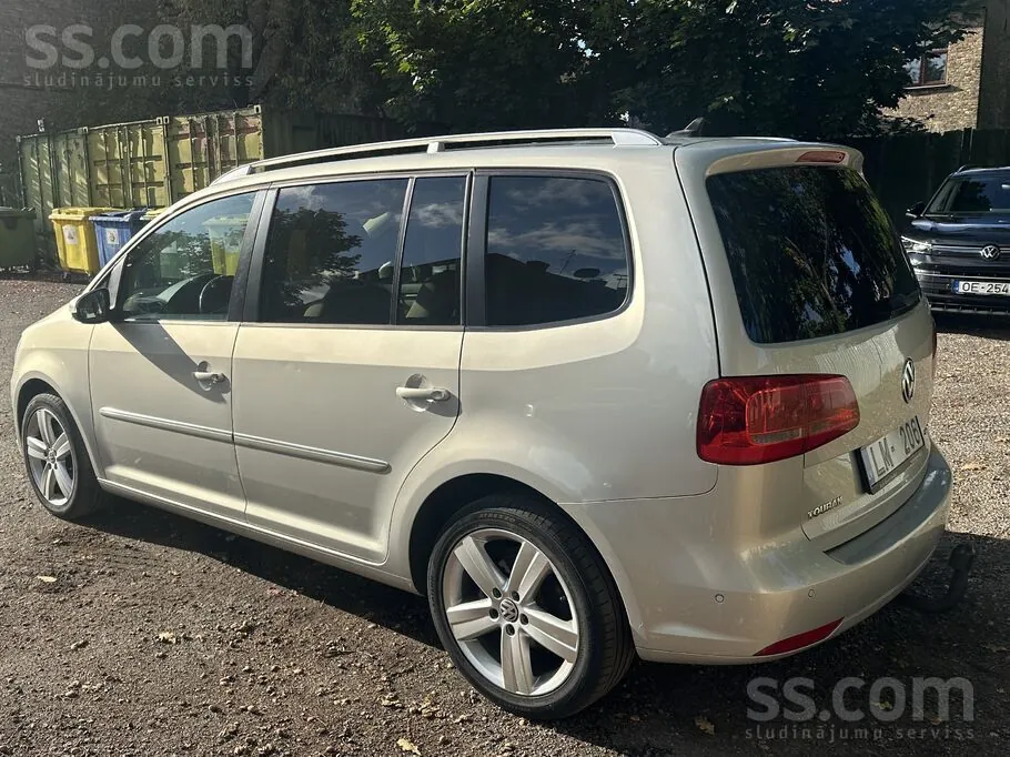 Volkswagen Touran 2011 photo 3