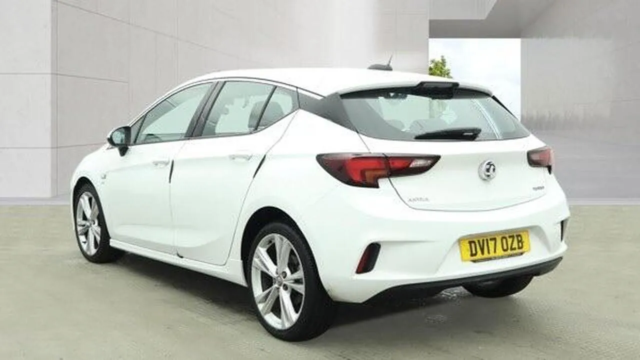 Vauxhall Astra 2017 photo 3