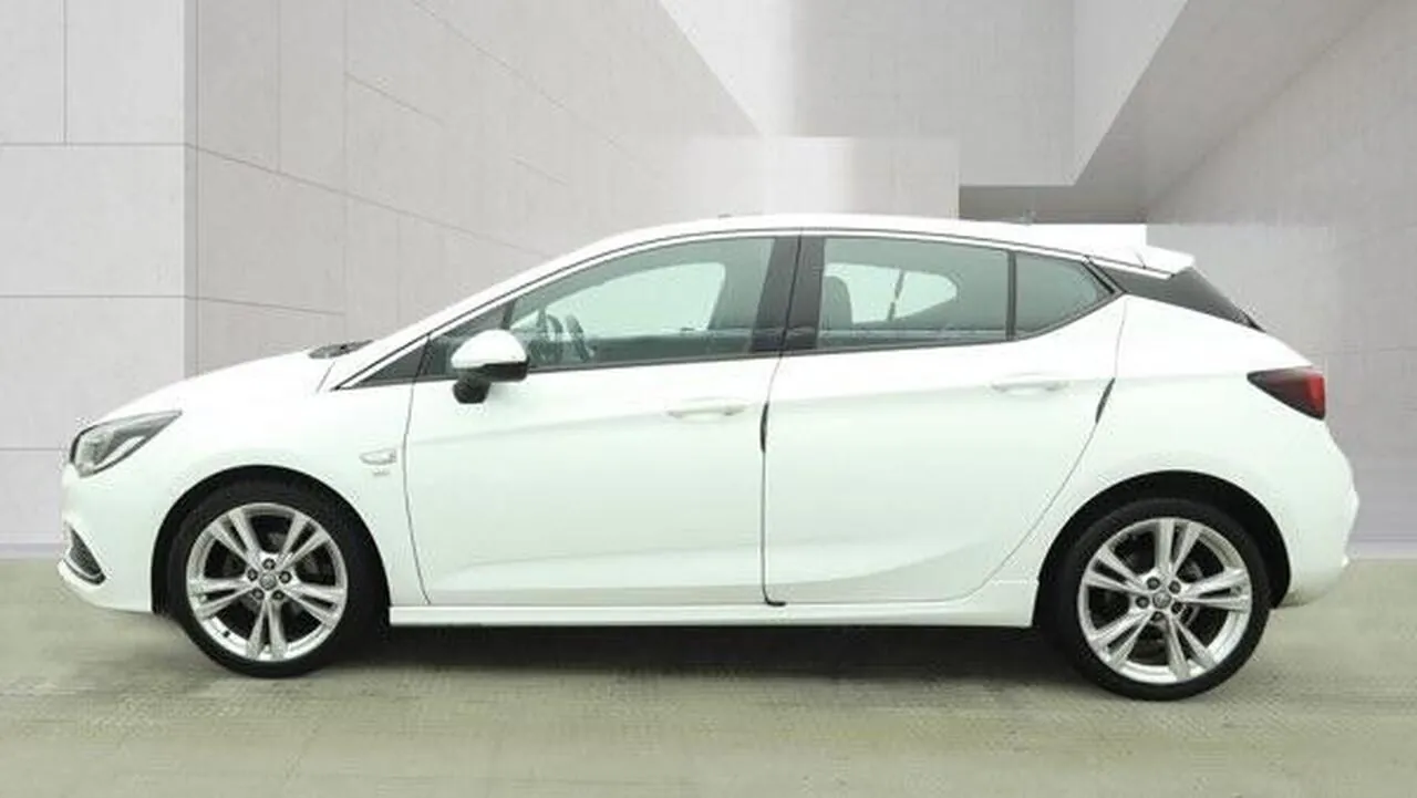 Vauxhall Astra 2017 photo 2