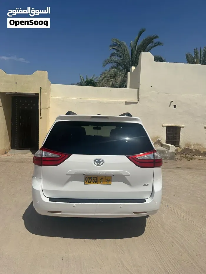 Toyota Sienna 2015 photo 2