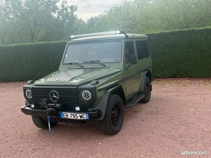 Mercedes-Benz 300 1984 photo 2