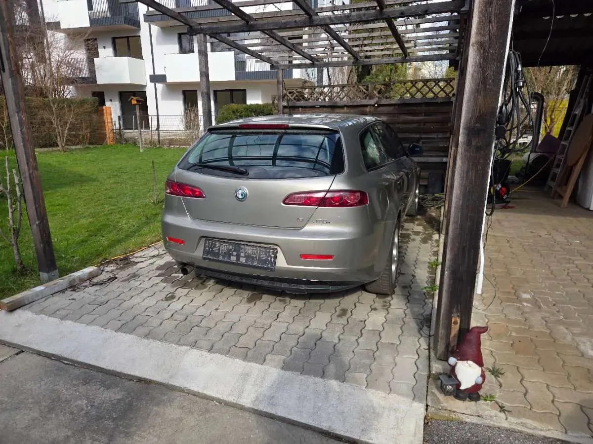 Alfa Romeo 159 2006 photo 2