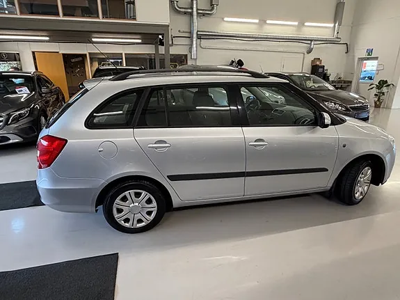 Skoda Fabia 2009 photo 3