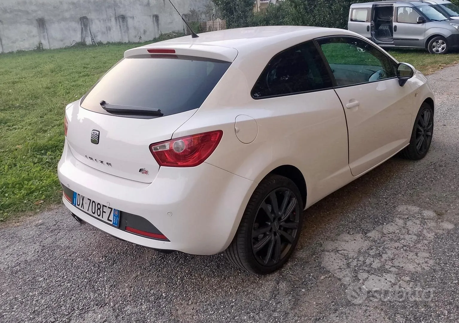 Seat Ibiza 2010 photo 4
