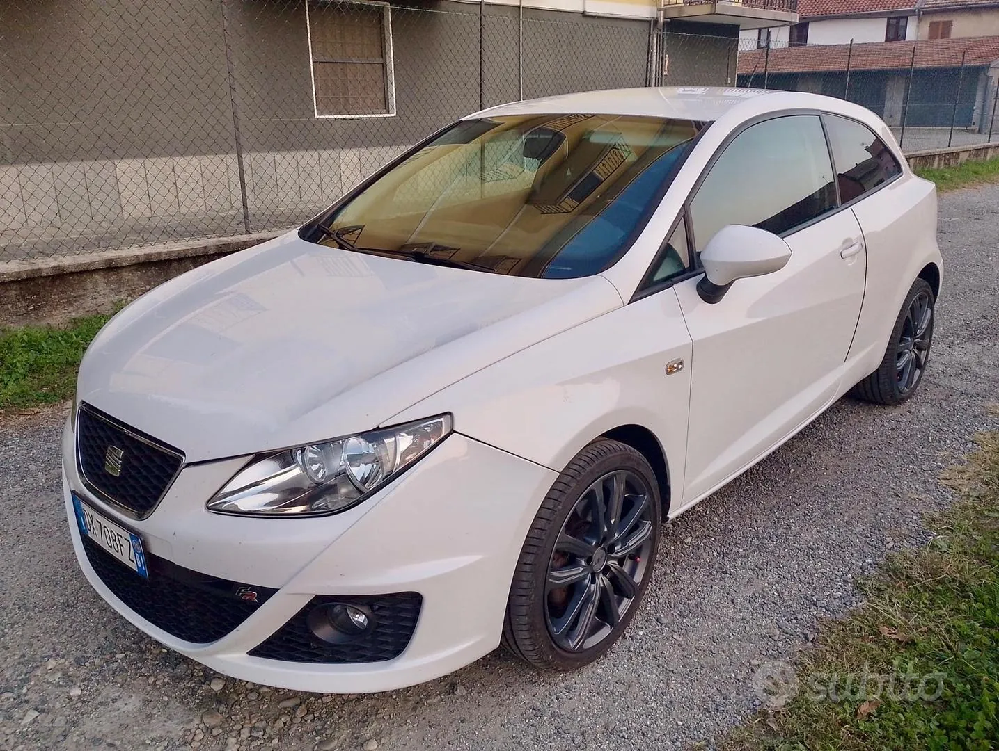 Seat Ibiza 2010 photo 2