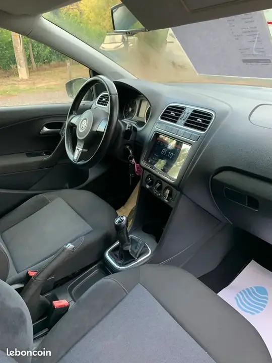 Volkswagen Polo 2011 photo 2