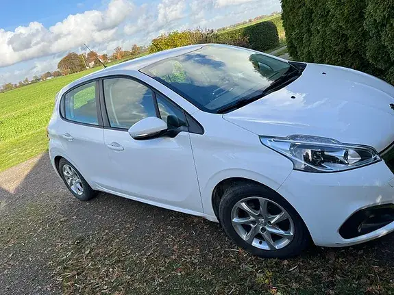 Peugeot 208 2016 photo 2